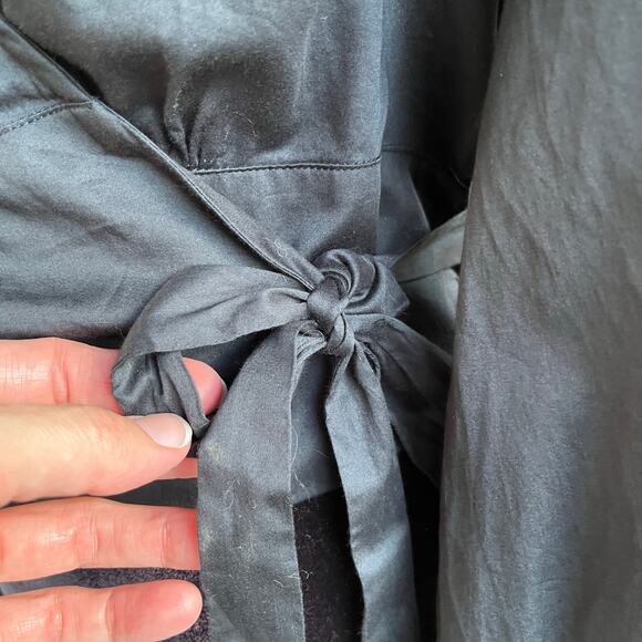 Modcloth Women's Black Long Sleeve Wrap Blouse Size XL. NEW - Picture 4 of 8